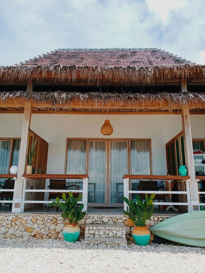 Vns Beachfront Guesthouse Toyapakeh Exterior foto